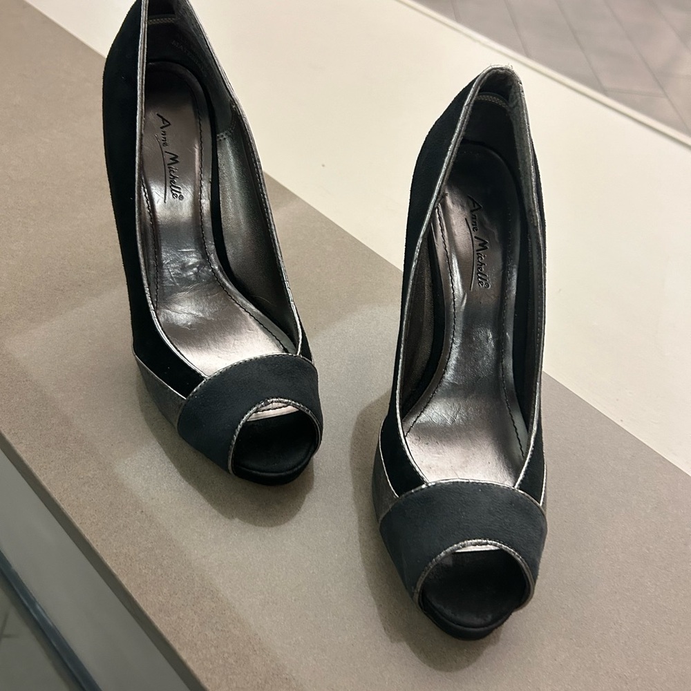 Anne Michelle Black Stiletto Peep-Toe Heels size 9 great shape